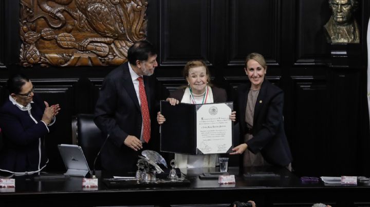 Ninfa María Deándar recibe la Medalla Belisario Domínguez; evoca a Julio Scherer, “el gran héroe”