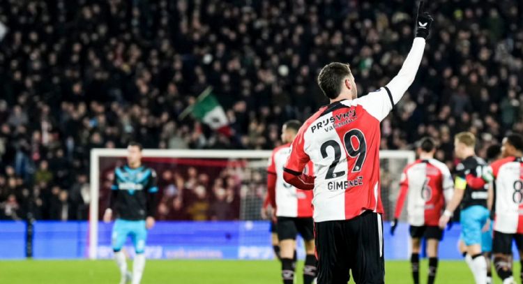Santiago Giménez anota tres goles en la goleada 5-2 del Feyenoord al Heracles (Videos)