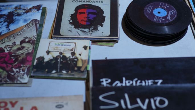 Discos de vinilo vuelven a sonar en festival en Cuba