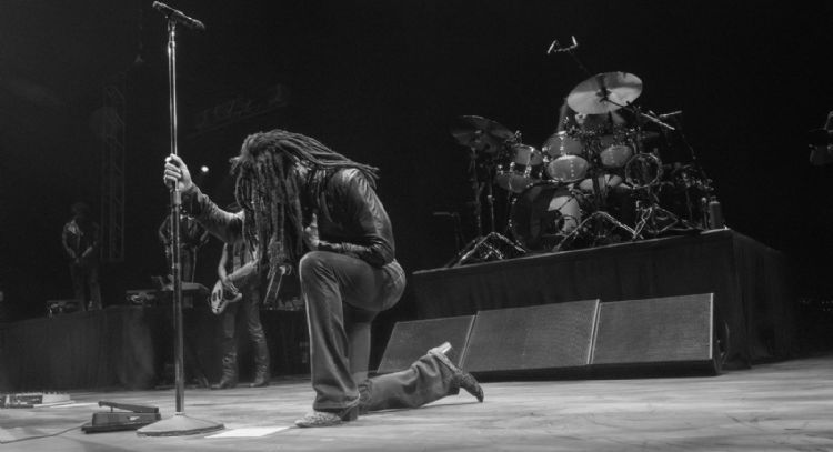 Lenny Kravitz, desbordante energía en el Palacio de los Deportes ante 18 mil fans (Videos)