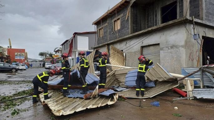 Francia envía ayuda a Mayotte tras el ciclón Chido, que dejó cientos o incluso miles de muertos