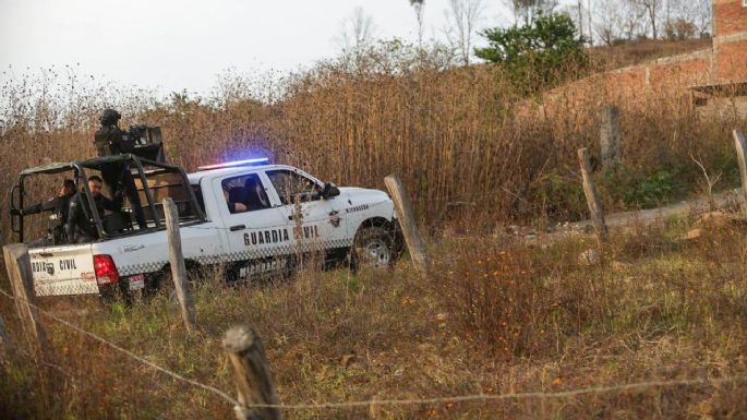 Enfrentamiento armado en Cotija deja un policía muerto; dos civiles fallecen por las balas perdidas