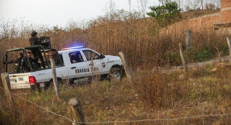 Enfrentamiento armado en Cotija deja un policía muerto; dos civiles fallecen por las balas perdidas