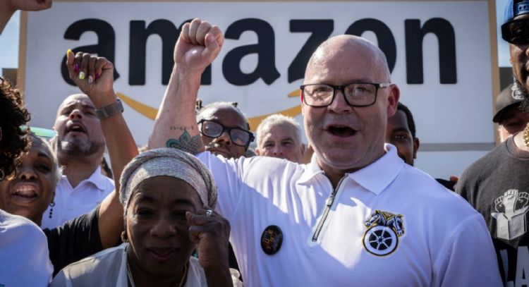 Trabajadores de Amazon irán a huelga en varias instalaciones mientras sindicato busca pacto laboral