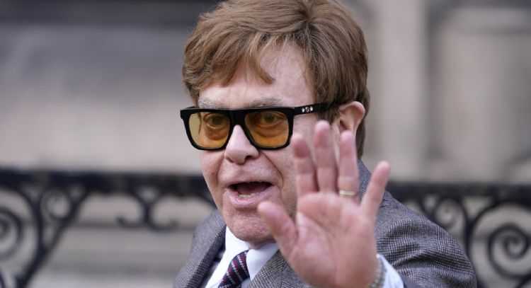 Elton John revela que perdió la vista y le cuesta ver su nuevo musical