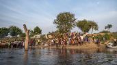 Miles sobreviven al borde de un canal ante inundaciones anuales en Sudán del Sur