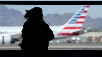 En vísperas de Navidad, suspenden vuelos de American Airlines por presunto ciberataque