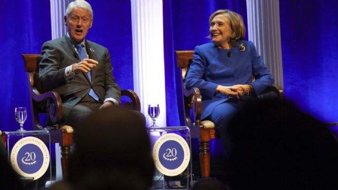 Hospitalizan con fiebre a Bill Clinton, pero está de buen ánimo, dice su portavoz