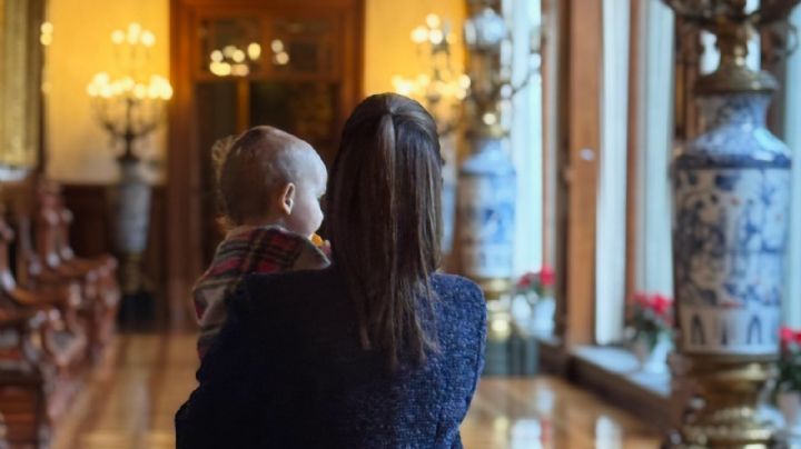 Sheinbaum comparte foto navideña con su nieto desde Palacio Nacional