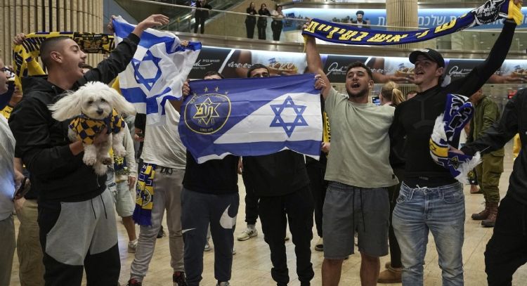 Tribunal de Ámsterdam condena a cinco hombres por violencia en el partido de Ajax vs. Maccabi