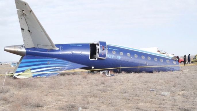 Azerbaiyán guarda luto por víctimas de accidente aéreo mientras crecen especulaciones sobre su causa