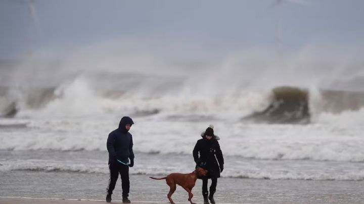 Viento, lluvia y riesgo de inundaciones amenazan las celebraciones de Año Nuevo en Reino Unido