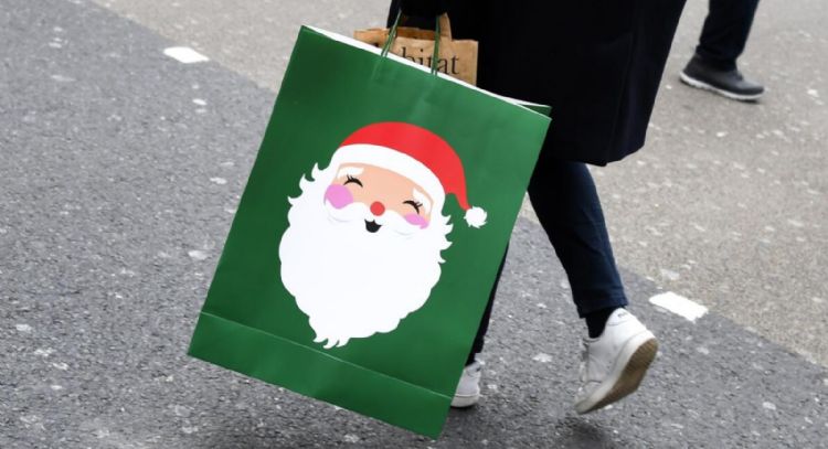 ¿Estresado por el intercambio navideño? Aquí hay una guía de supervivencia