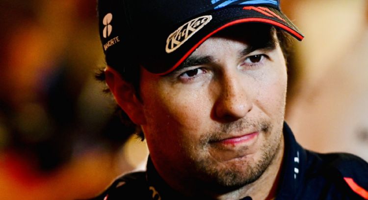 “¿Por qué carajo no lo revisaste?”: Checo Pérez explota contra un ingeniero de Red Bull (Video)