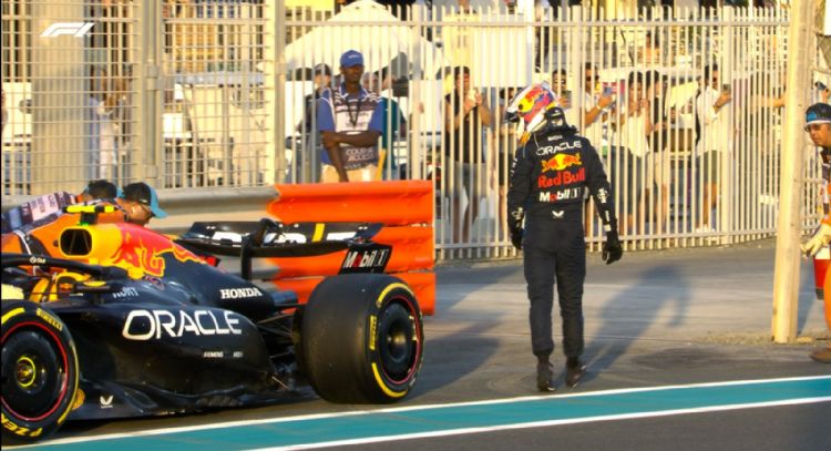 En su última carrera del año, “Checo” Pérez choca en la primera vuelta del GP de Abu Dhabi