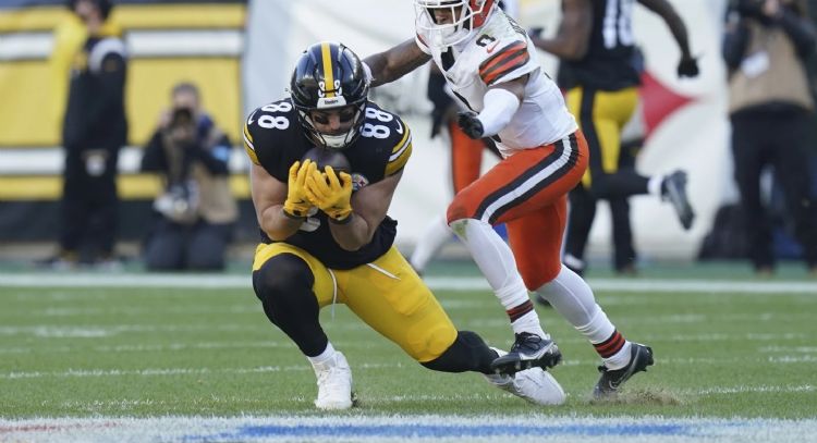 Wilson lanza dos touchdowns y los Steelers superan 27-14 a los Browns