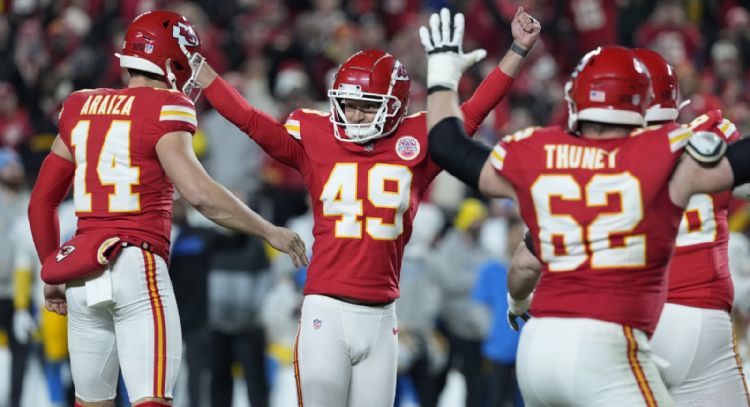 Los Chiefs ganan su noveno título consecutivo del Oeste de la Conferencia Americana