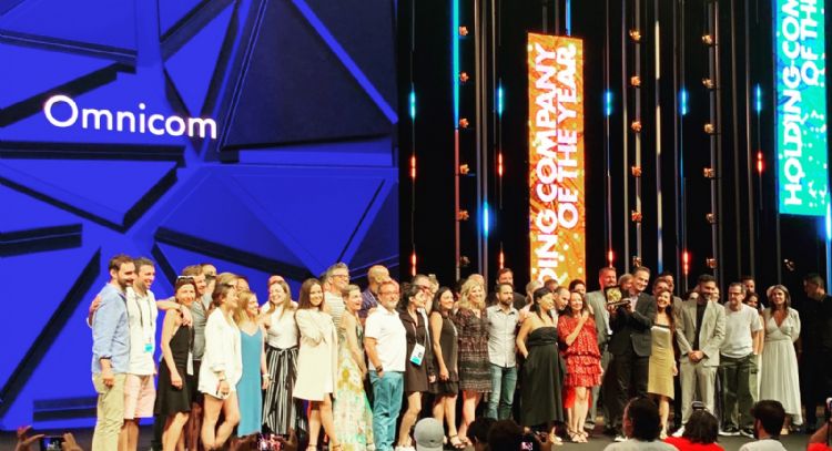 Omnicom compra Interpublic y crea gigante publicitario