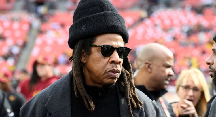 Acusan a Jay-Z de violar a una niña de 13 años junto con Sean “Diddy” Combs