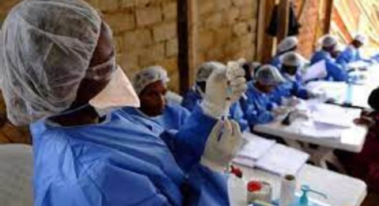 La vacuna contra el ébola reduce el riesgo de infección y disminuye a la mitad la mortalidad tras la infección