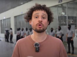 Insultan a Luisito Comunica en la marcha contra la gentrificación en la CDMX (Videos)