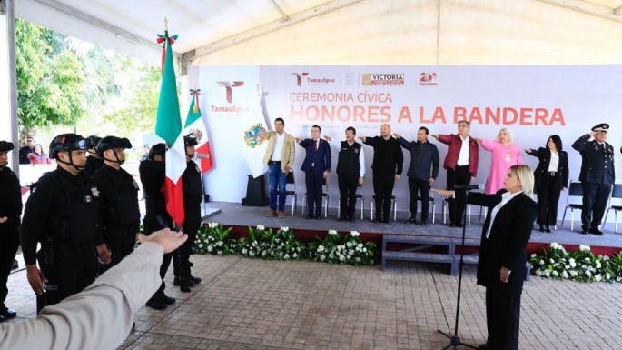 Entrega gobernador apoyos para mejorar servicios e infraestructura en Victoria