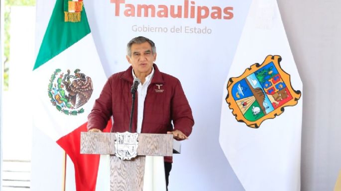 Entrega gobernador apoyos para mejorar servicios e infraestructura en Victoria