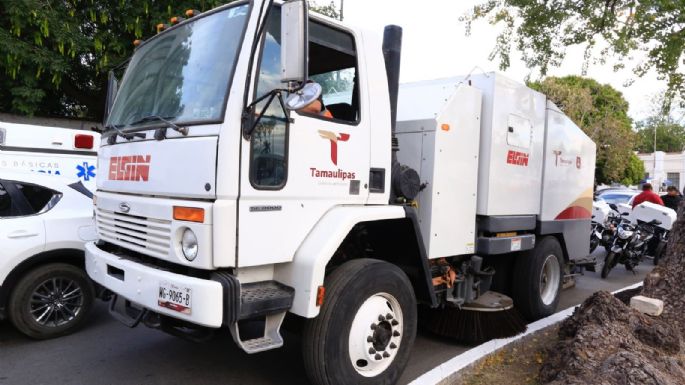 Entrega gobernador apoyos para mejorar servicios e infraestructura en Victoria