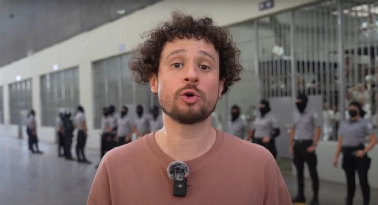 Insultan a Luisito Comunica en la marcha contra la gentrificación en la CDMX (Videos)