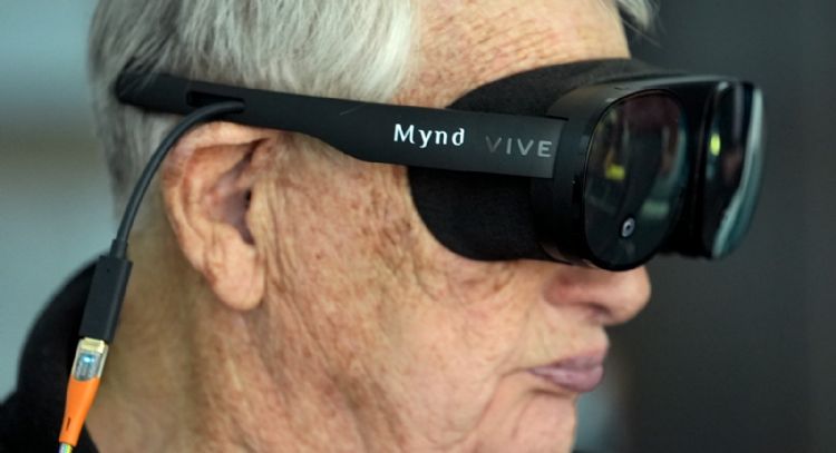Adultos mayores disfrutan de la realidad virtual: esto dice un estudio