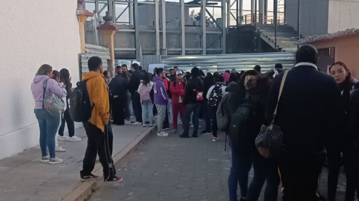 Alumnos de la Universidad de la Salud protestan por seguridad y certeza sobre su titulación