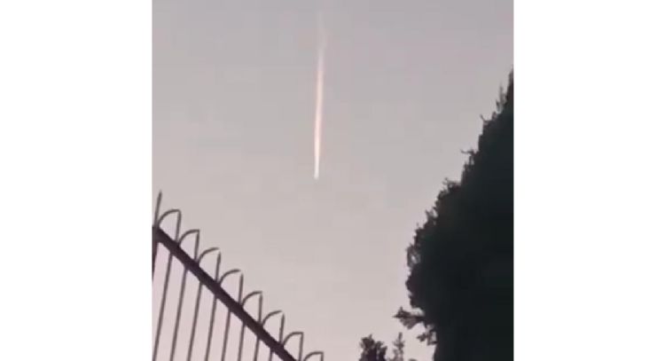 Comparten en redes presunto cometa o meteorito en el cielo del centro del país