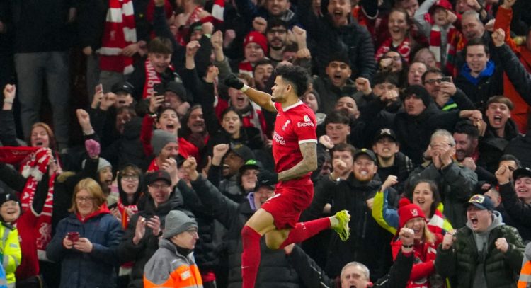 Liverpool remonta en el segundo tiempo para vencer 4-1 a Luton y tomar cuatro puntos de ventaja