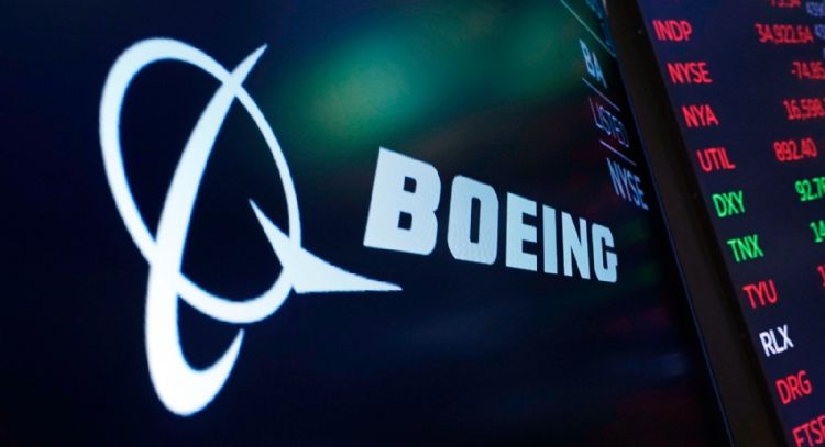 Boeing despide a encargado de programa de aviones 737 semanas después de falla durante vuelo