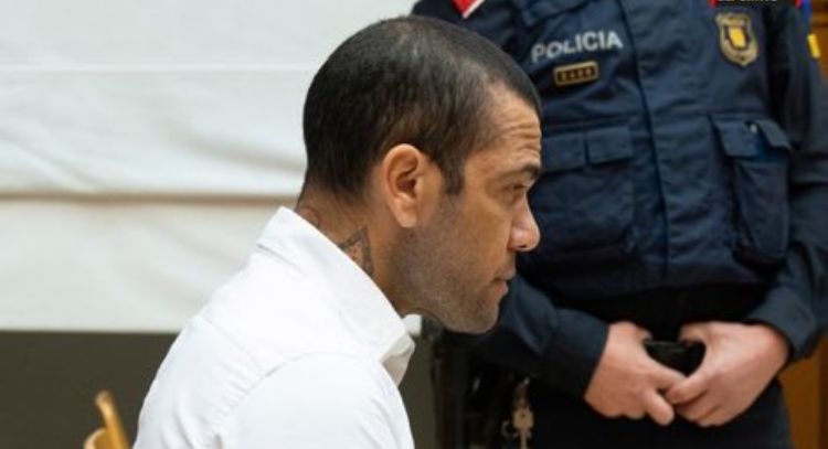 Juicio a Dani Alves: Joven ratifica ante el tribunal que el futbolista la violó