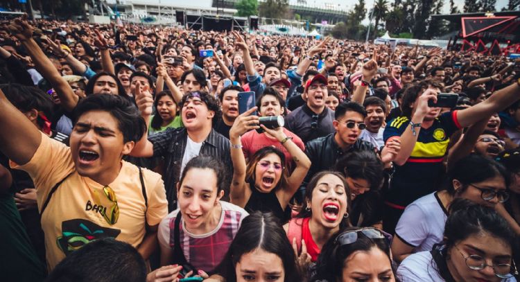 Mujeres a la izquierda, hombres a la derecha