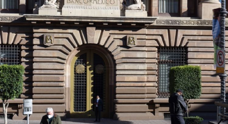 Banxico se debate entre congelar las tasas durante un tiempo o aplicar un ajuste gradual
