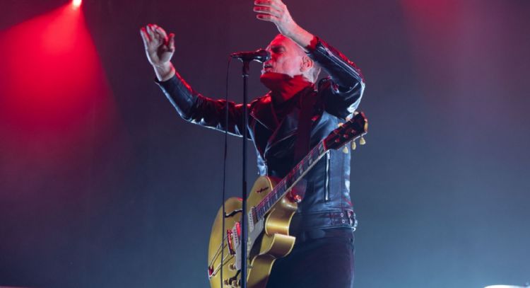 Bryan Adams vibra con sus fans en la Arena CDMX