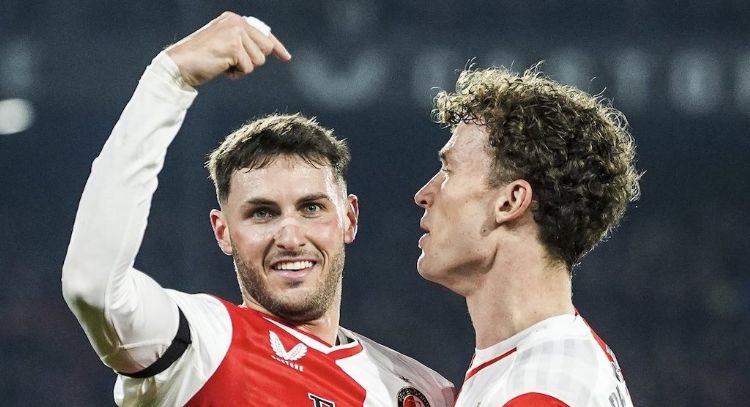 Santiago Giménez anota en la victoria 3-0 del Feyenoord (Video)