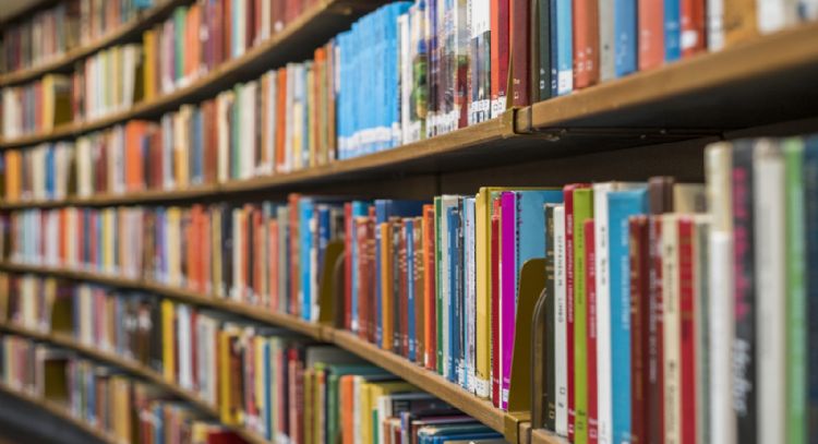 En 2023 hubo más de 4 mil peticiones de censura a libros en bibliotecas de EU