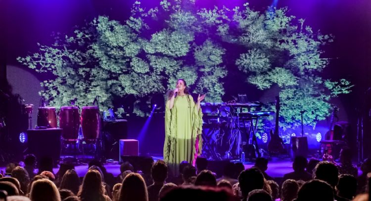 Niña Pastori conquistó a sus fieles con velada flamenca en el Lunario