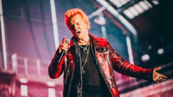 De cara al regreso de Billy Idol a México, el rockero lanza reediciones en vinilo
