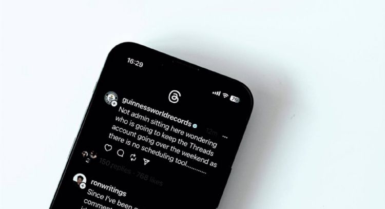 Threads introduce la acción 'swipe' para que usuarios puedan influir en lo que muestra su algoritmo