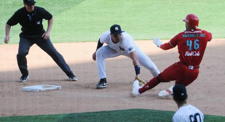 Robinson Canó brilló en el triunfo de los Diablos 4-3 sobre los Yankees