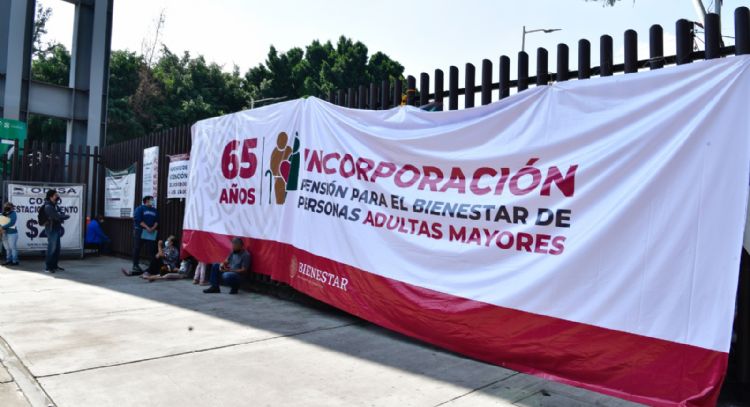 El gobierno propone aumentos en 2025 para Pensión de Adultos Mayores y Becas Benito Juárez