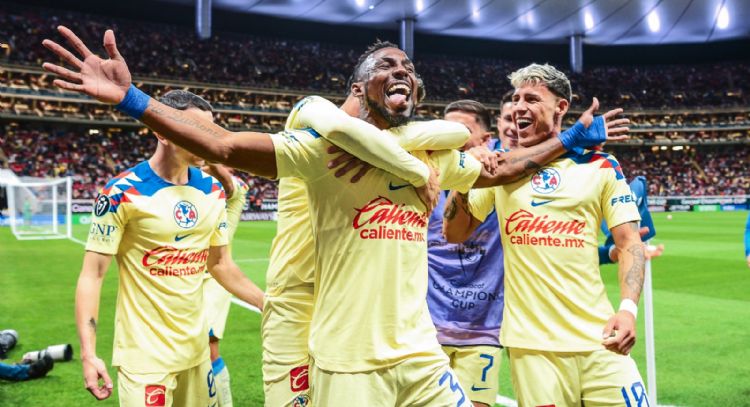 América golea a Chivas en la ida de octavos de final de la Concachampions