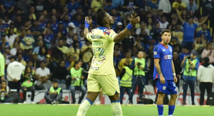 América se inconforma por actos racistas contra Julián Quiñones