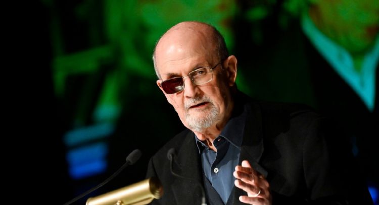 Salman Rushdie recuerda así el día que fue apuñalado