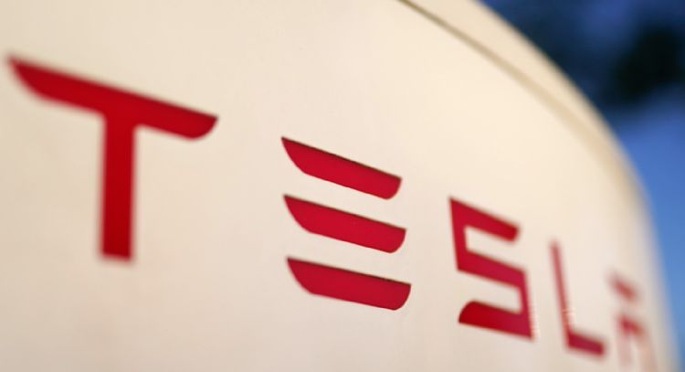 Utilidades de Tesla en el primer trimestre del año se desploman 55%... pero sus acciones suben