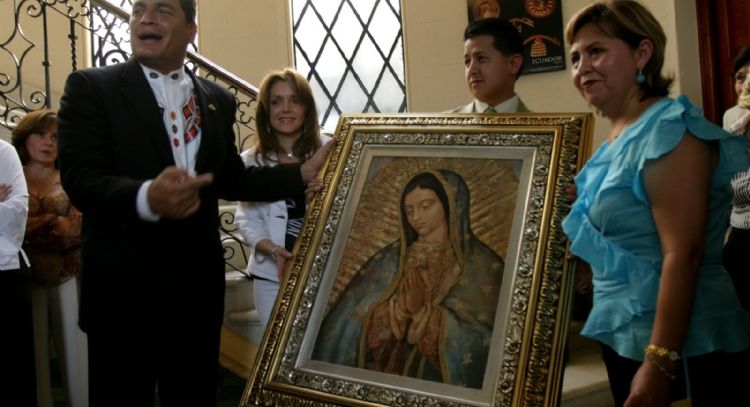 El correísmo se asienta en México de la mano de AMLO